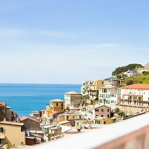 https://live-in-the-heart-of-5-terre-riomaggiore.hotelitalianriviera.com